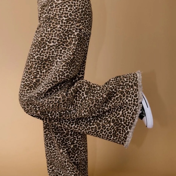 Effortlessly Cool Wide Leg Denim in Worn-In Leopard - Picture 3 of 3